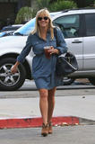 th_02968_Reese_Witherspoon_Out_for_Lunch_in_Brentwood_October_22_2012_031_122_146lo.jpg