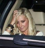 th_98275_Preppie_-_Ashley_Tisdale_at_Vanessa_Hudgens_21st_Birthday_Party_in_beverly_Hills_-_Dec._14_2009_368_122_165lo.jpg