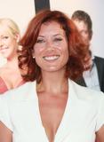 th_29268_Celebutopia-Kate_Walsh-The_Ugly_Truth_premiere_in_Hollywood-10_122_185lo.jpg