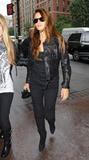 th_90551_Preppie_-_Penelope_Cruz_out_and_about_in_New_York_City_-_October_9_2009_9279_122_204lo.jpg