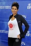 th_37808_HalleBerryRevlonWalkForTheCure05.11.20136_122_343lo.jpg