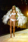 th_33547_heidi_klum_2235_122_344lo.jpg