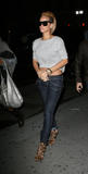 th_72343_Rihanna_leaving_her_hotel_and_heading_out_to_the_4040_Club_in_New_York_City_-_November_2_2009_0007_122_580lo.jpg