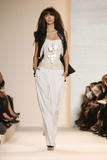 th_43551_md-aufeminin.com-ss09-rtw-paris-w-lacroix-001-af0hx5se_122_895lo.jpg