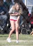 http://img149.imagevenue.com/loc918/th_78214_Taylor_Swift_on_Valentines_Day_set_in_L.A.._-_July_30_2009_01305_122_918lo.jpg