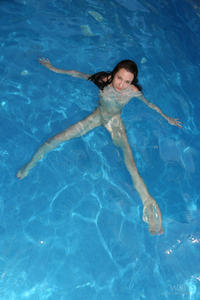 Lila-%E2%80%93-Summer-pool-fun--x48al2iy70.jpg
