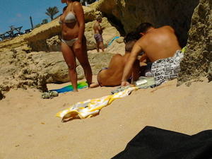 Italian Teens Voyeur Spy On The Beach-p1mhdiag2u.jpg