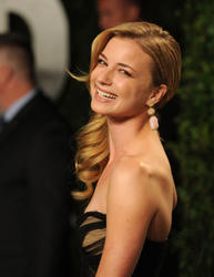 http://img149.imagevenue.com/loc260/th_444184112_emilyvancamp_vfop3_okami_01_122_260lo.jpg