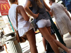 Spying Italian Girls In Shorts Candids Voyeur Spy-71nrmxme5n.jpg