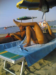 Italiana Mom On The Beach 31nrdmawll