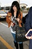 http://img149.imagevenue.com/loc812/th_64811_Vanessa_Hudgens_2009-01-24_-_arriving_at_LAX_0127_122_812lo.JPG