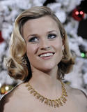 http://img149.imagevenue.com/loc970/th_52251_Reese_Witherspoon_2008-11-20_-_Four_Christmases_Los_Angeles_Premiere_795_122_970lo.JPG